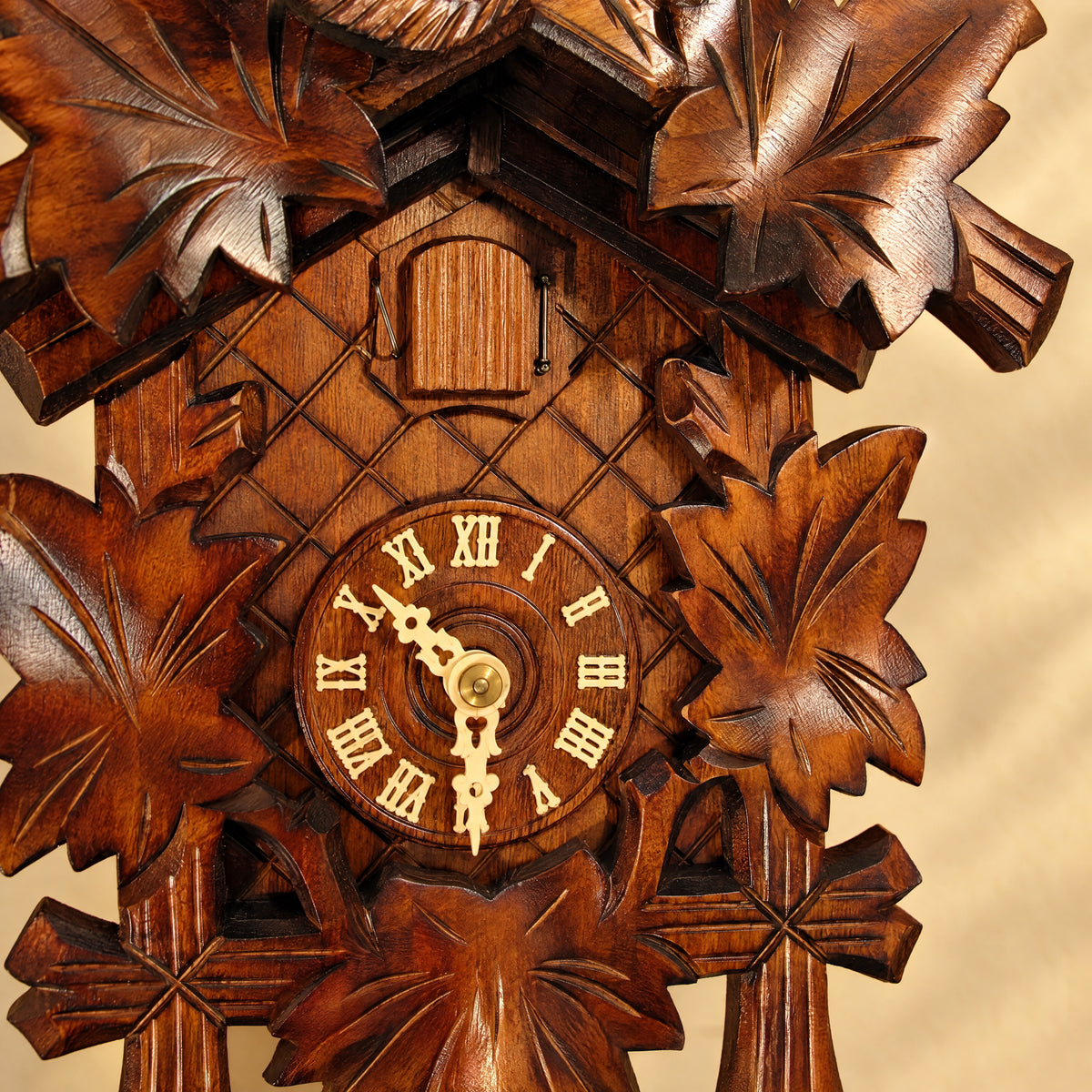 Sternreiter Bird & Leaf 1-Day Cuckoo Clock, close-up detail