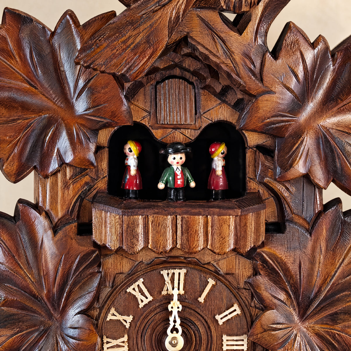 Sternreiter Bird & Leaf 8-Day Musical Cuckoo Clock with Dancers, close-up detail