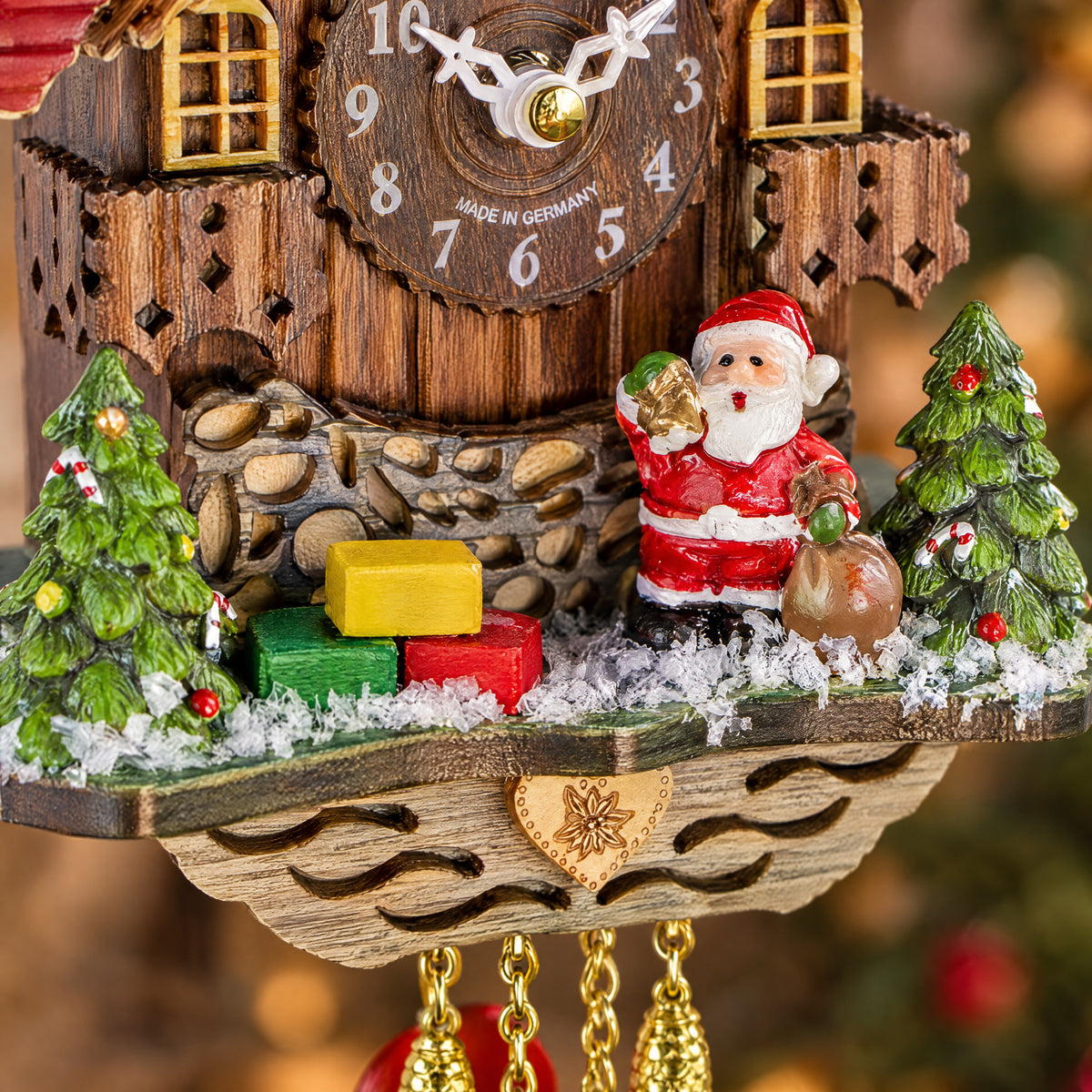 Kringle Santa Claus Musical Quartz Cuckoo Clock by Trenkle, close-up detail